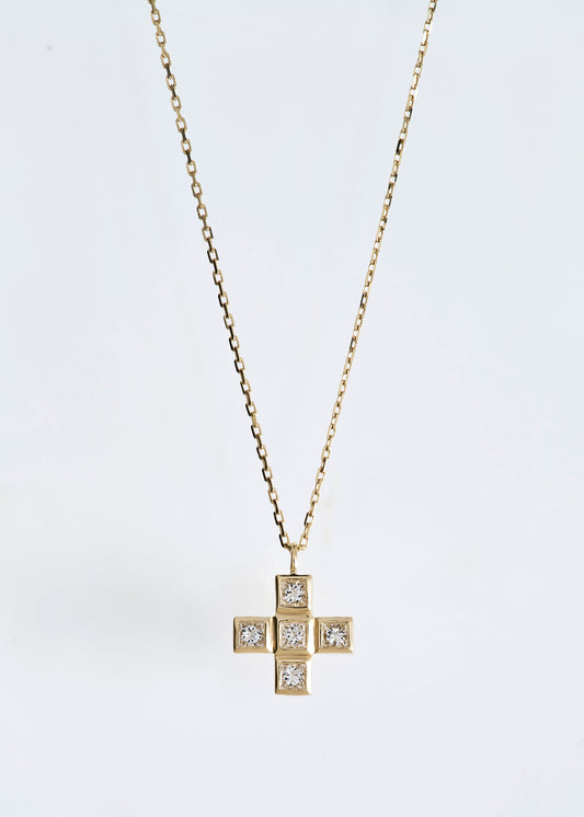 diamond croix short necklace